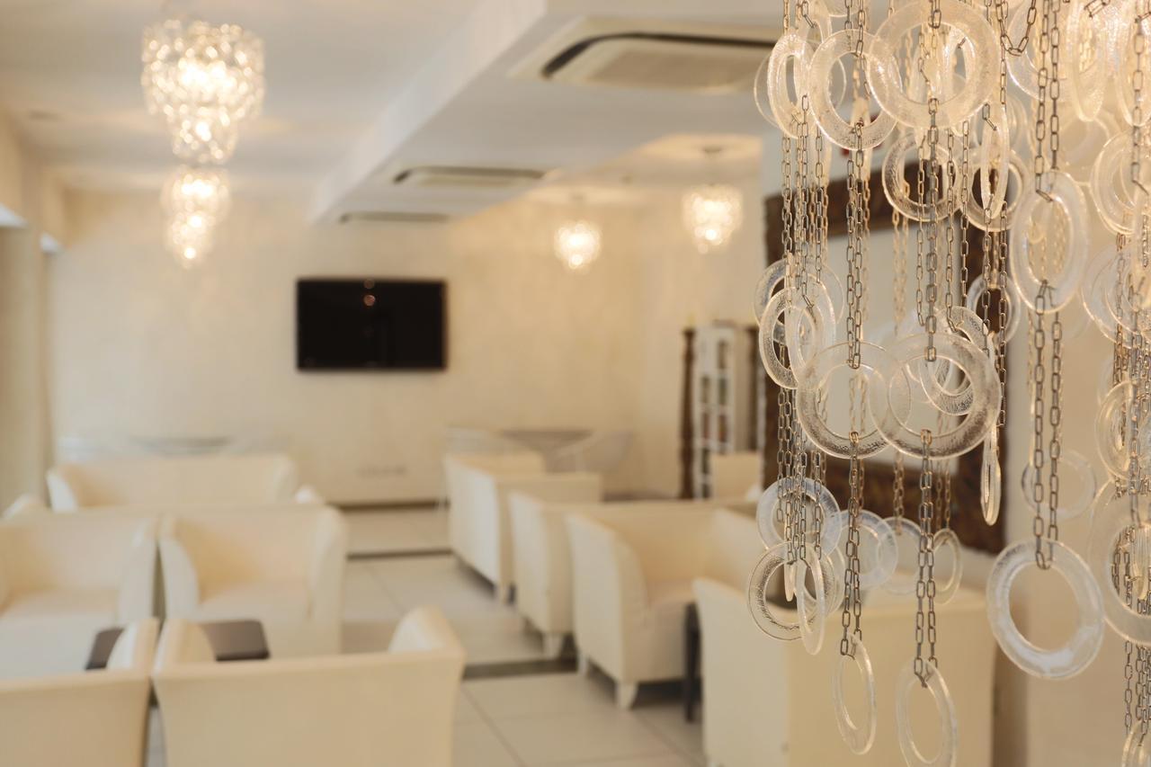 Hotel Caribia Pinarella แชร์เวีย ภายนอก รูปภาพ