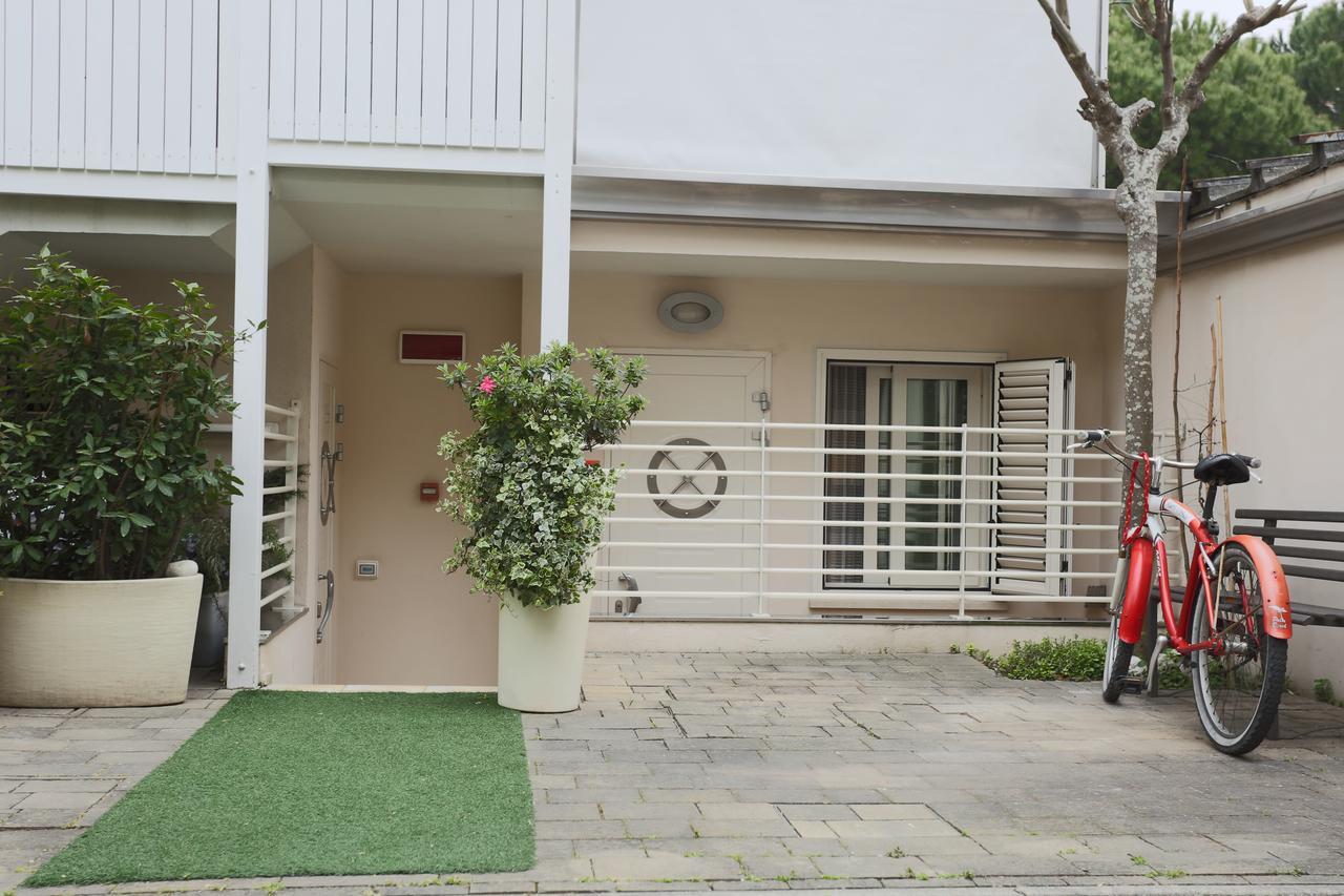 Hotel Caribia Pinarella แชร์เวีย ภายนอก รูปภาพ